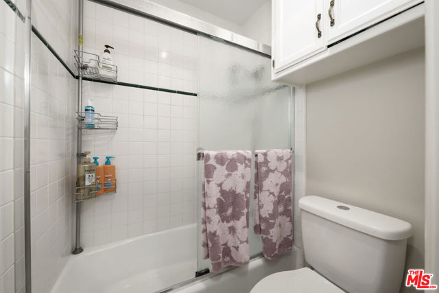 7200 Clifftop Way, Bakersfield CA: https://media.crmls.org/mediaz/cde13e8d-3a49-4dc7-b57b-add9cf4ab9da.jpg