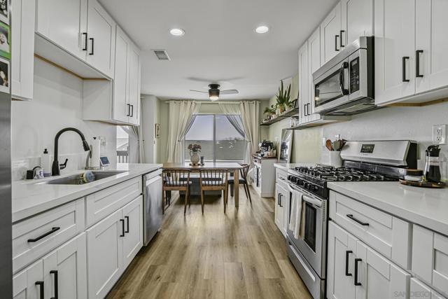 4212 Vista Del Rio Way, Oceanside CA: https://media.crmls.org/mediaz/cde1fccd-40c9-40ca-b169-1d938f8f6be7.jpg