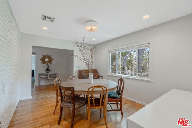 5705 Sunnyslope Avenue, Valley Glen CA: https://media.crmls.org/mediaz/cde2568f-429f-4114-ae03-7cd652bbf855.jpg