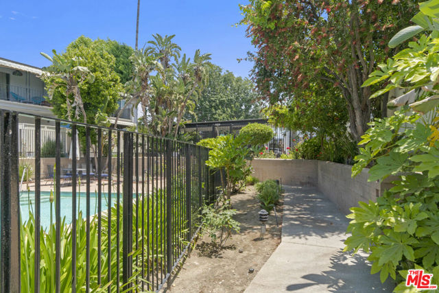 6259 Coldwater Canyon Avenue, North Hollywood, California 91606, 2 Bedrooms Bedrooms, ,1 BathroomBathrooms,Condominium,For Sale,Coldwater Canyon,24402013