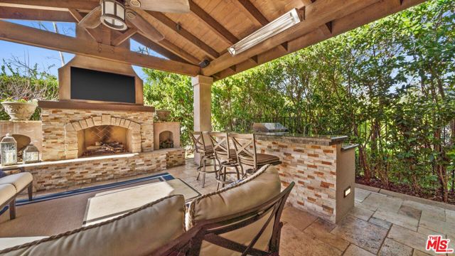 219 Baybrook Court, Lake Sherwood CA: https://media.crmls.org/mediaz/cde2cbe0-d173-4a42-871b-6aa1a8373f1e.jpg