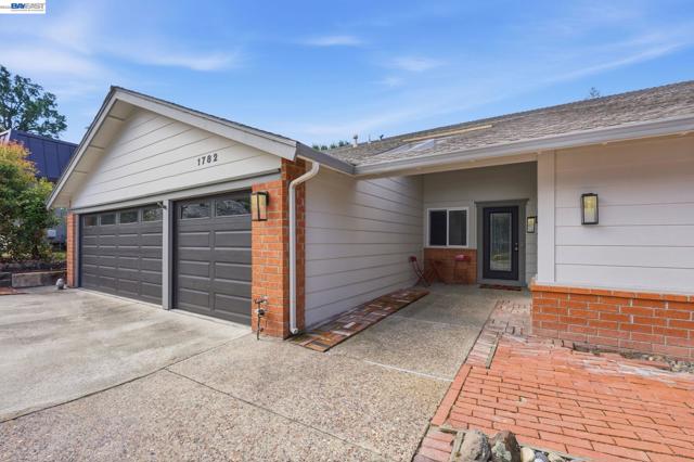 1782 Whitecliff Way, Walnut Creek CA: https://media.crmls.org/mediaz/cde33e1a-bd2f-4256-abb5-e3c09867a040.jpg