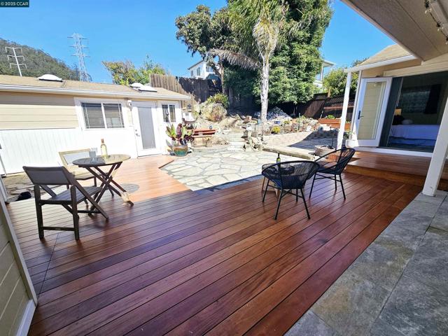 1034 Navellier St, El Cerrito CA: https://media.crmls.org/mediaz/cde3991f-1403-48d7-82f0-dac3919079c9.jpg