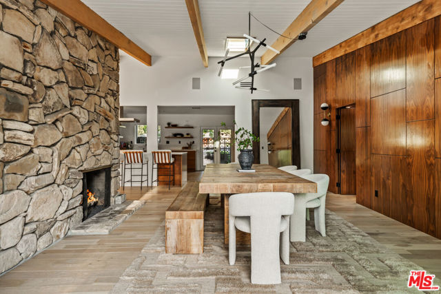 5831 Elba Place, Woodland Hills CA: https://media.crmls.org/mediaz/cde40269-91ed-4221-b584-8d4dd4aa2624.jpg