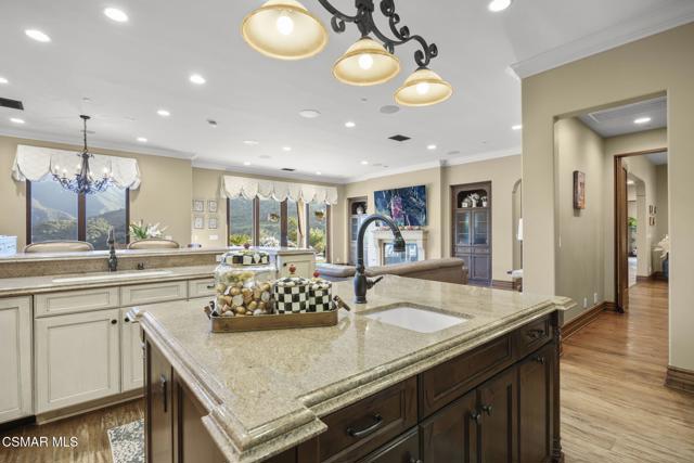 82 Queens Garden Drive, Thousand Oaks CA: https://media.crmls.org/mediaz/cde4253e-b6f1-48a7-b0e1-e18ae99ca9f2.jpg