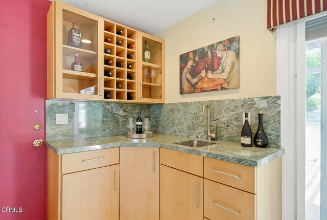 3121 Kingridge Way, Glendale CA: https://media.crmls.org/mediaz/cde4e5bb-aca5-4f40-8b5c-61801d6274fa.jpg