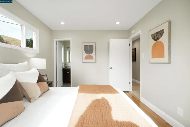 2951 Estates Ave, Pinole CA: https://media.crmls.org/mediaz/cde54a85-7895-42fa-b3bb-2477e42f5ddf.jpg
