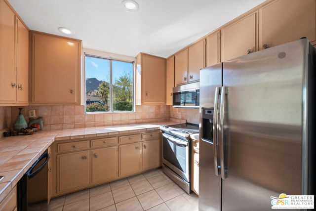 1859 Sandcliff Road, Palm Springs CA: https://media.crmls.org/mediaz/cde5c648-b5ae-47e2-80f8-8c388163940f.jpg