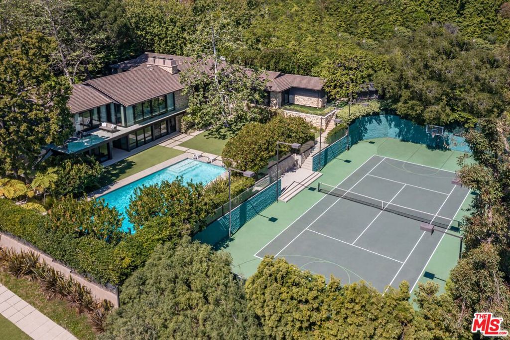 400 Toyopa Drive — Mid Century Modern