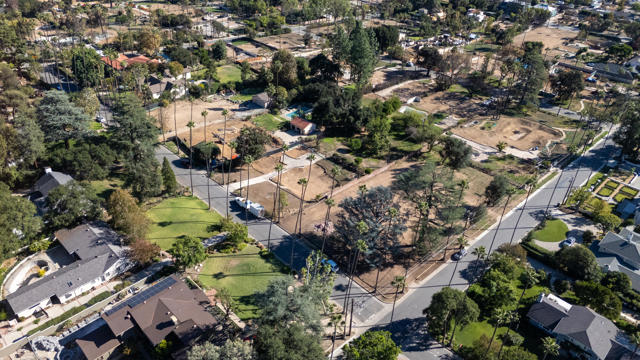 1660 Homewood Drive, Altadena CA: https://media.crmls.org/mediaz/cde5e227-c9e6-448e-95a0-99dc0eea663c.jpg