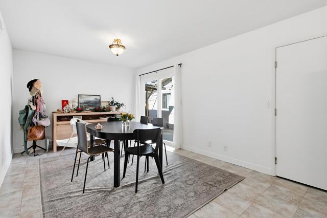 1654 LINWOOD ST, San Diego CA: https://media.crmls.org/mediaz/cde62a06-6c3c-4c3e-b8d6-bbd907558c1c.jpg