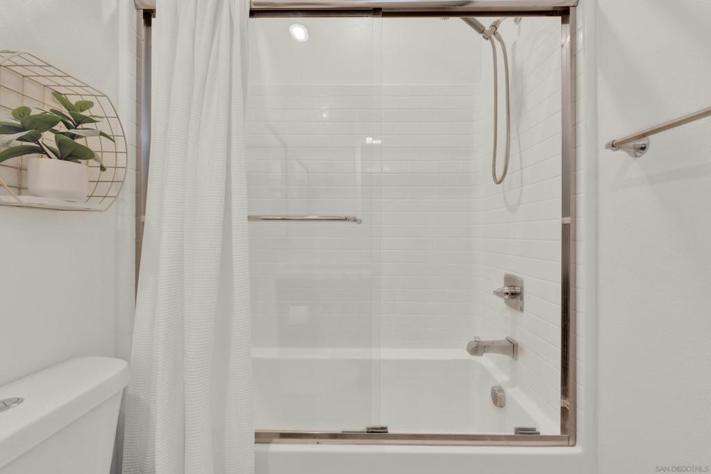 https://media.crmls.org/mediaz/cde65d65-3699-4ef7-ba0d-3acf5af3d833.jpg?preset=X-Large