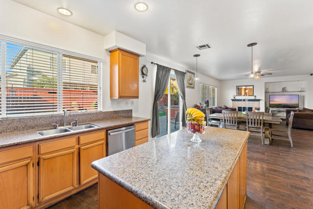Image 11 of 50 For 25444 Delphinium Ave Avenue