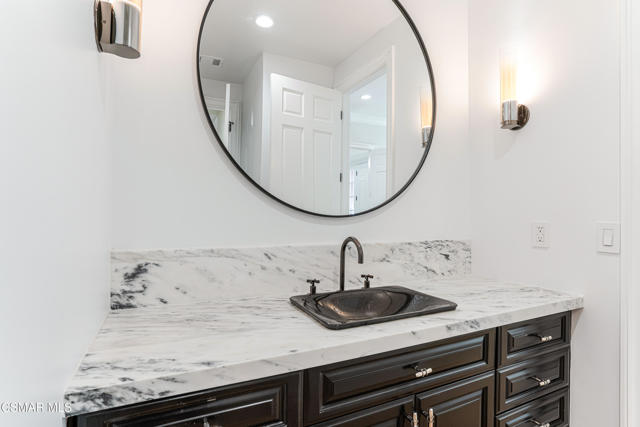 2306 Heatherbank Court, Thousand Oaks CA: https://media.crmls.org/mediaz/cde733c7-6026-4c7b-ac40-70f9861d9814.jpg