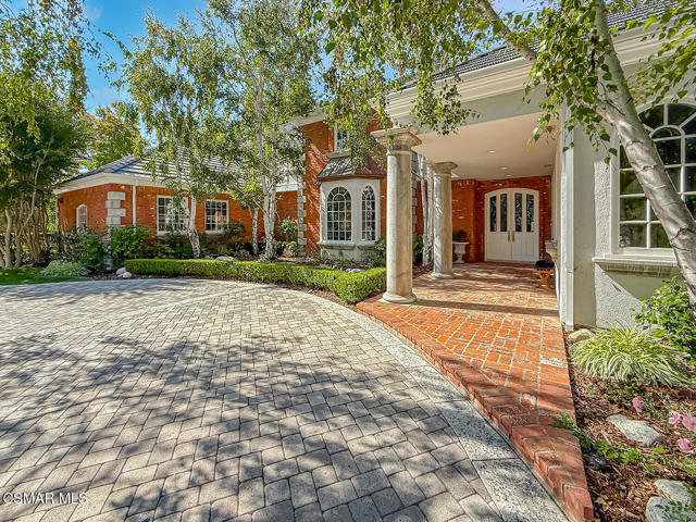 581 Lakeview Canyon Road, Westlake Village CA: https://media.crmls.org/mediaz/cde847ef-1f59-484c-9414-3cba0f50241f.jpg