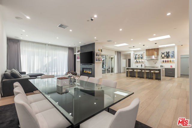 4516 Del Moreno Drive photo 3