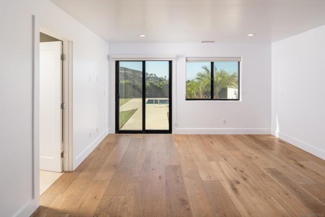 2641 Costebelle Dr, La Jolla CA: https://media.crmls.org/mediaz/cde9aaad-e8c6-4434-9253-8e0d85bf07e3.jpg