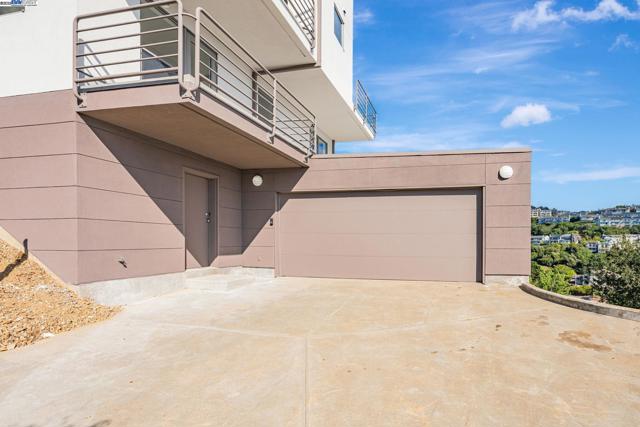 1522 Grand View Drive, Berkeley CA: https://media.crmls.org/mediaz/cde9df6e-5f31-4691-9cc2-92c0ff49eb40.jpg