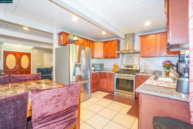 37 Wharf Dr, Bay Point CA: https://media.crmls.org/mediaz/cdea40f1-bf29-4c32-afa3-e506a70c0b08.jpg