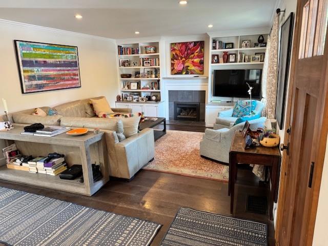 619 Bay Road, Menlo Park CA: https://media.crmls.org/mediaz/cdea7672-6aec-4d19-a52d-796a4b5edb61.jpg