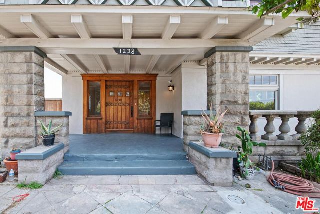 1238 S Bonnie Brae Street, Los Angeles CA: https://media.crmls.org/mediaz/cdeaef00-4159-4372-8d91-a3cd76c5858d.jpg