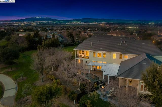 1569 Via Di Salerno, Pleasanton CA: https://media.crmls.org/mediaz/cdeb1172-3722-493a-ae50-6b96f27a91d7.jpg