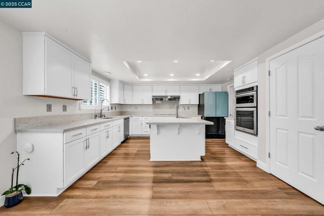 4020 Westminster Pl, Danville CA: https://media.crmls.org/mediaz/cdeb1c38-076c-4fda-8bad-94ffdb061f78.jpg