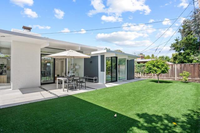 986 Loma Verde Avenue, Palo Alto CA: https://media.crmls.org/mediaz/cdeb84ac-4599-4c2c-b819-f219ccaea9a8.jpg