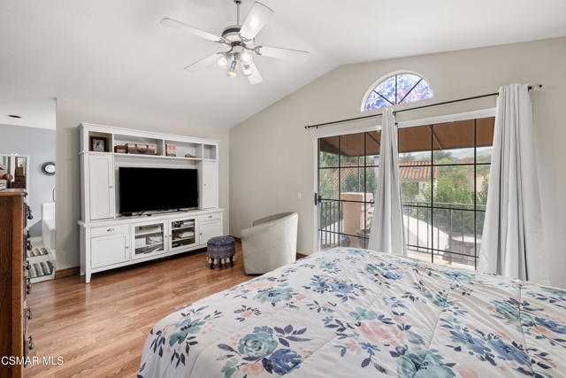 680 Sedgeworth Court, Simi Valley CA: https://media.crmls.org/mediaz/cdeb850e-b9ab-4152-a05e-a3340f2aeae8.jpg