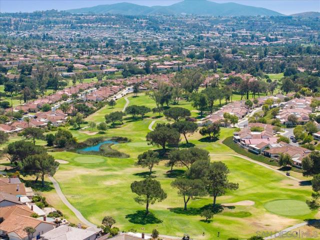 13338 Corte De Chucena, San Diego CA: https://media.crmls.org/mediaz/cdeb9804-ecbc-4034-bc16-ff118bfc7163.jpg