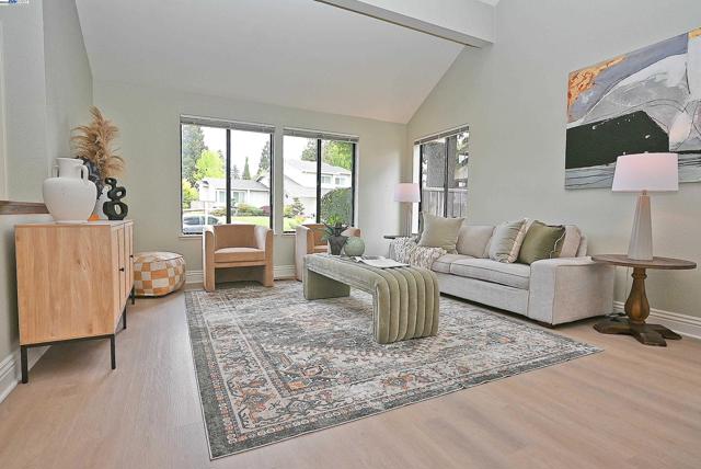 6525 Bellhurst Ln, Castro Valley CA: https://media.crmls.org/mediaz/cdebc708-4698-4ea9-9bcf-4bf99a786fa3.jpg