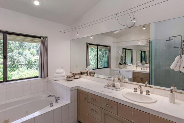 3 Oak Forest Court, Portola Valley CA: https://media.crmls.org/mediaz/cdebd43f-4f0b-4d54-9755-5d949f83460a.jpg