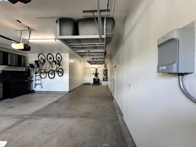 2305 Augusta Ave, Tracy CA: https://media.crmls.org/mediaz/cdec617f-c1a8-44f8-8a20-1751e02946fa.jpg