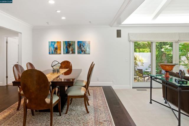 2142 Deer Oak Way, Danville CA: https://media.crmls.org/mediaz/cdece9cd-a731-40d6-8871-9c122b32b2e2.jpg