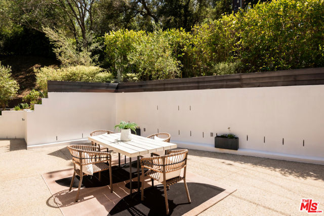 508 GLEN Trail, Topanga CA: https://media.crmls.org/mediaz/cded8907-d70e-4df1-8112-c6c49d49120e.jpg