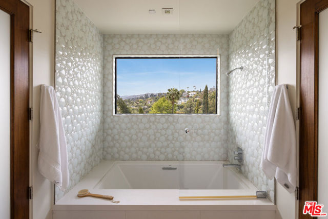 5751 Valley Oak Drive, Los Angeles CA: https://media.crmls.org/mediaz/cded8f90-90d2-464d-a624-1f71f0b174e2.jpg