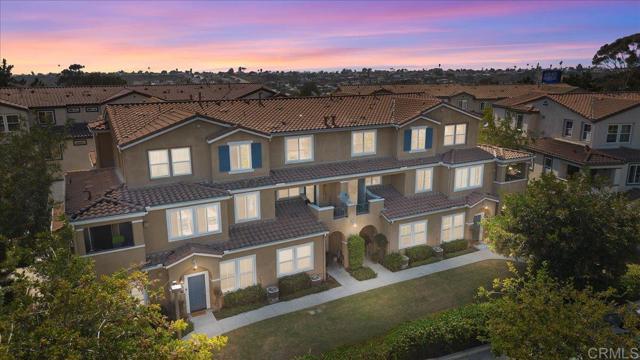 1463 Paseo Aurora, San Diego CA: https://media.crmls.org/mediaz/cdee219b-06ab-464e-a310-f197ef5bf89e.jpg