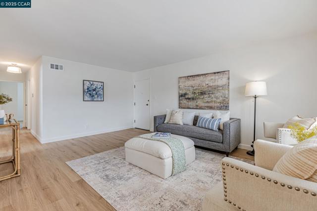 43 Shipley Ave, Daly City CA: https://media.crmls.org/mediaz/cdee3ae5-62ac-4a9f-8d12-5f6c6e66828e.jpg