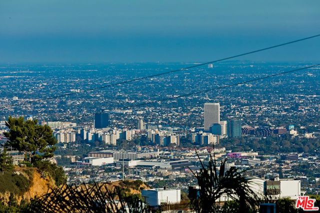 2164 Sunset Plaza Drive, Los Angeles CA: https://media.crmls.org/mediaz/cdeeaa7b-d70d-4ce7-b574-735b10b8f8e0.jpg