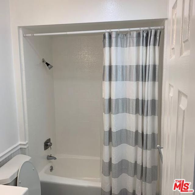 25 PRIVATEER Street, Venice CA: https://media.crmls.org/mediaz/cdeecb4e-ecf3-4675-b702-88d837aeb48b.jpg