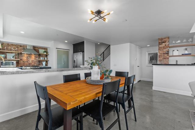 Detail Gallery Image 18 of 55 For 401 N Coast Hwy #301,  Oceanside,  CA 92054 - 3 Beds | 3 Baths