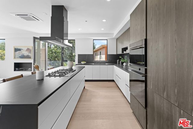1618 Hilts Avenue, Los Angeles CA: https://media.crmls.org/mediaz/cdef0b99-20fe-4faa-a726-3bd281d97553.jpg