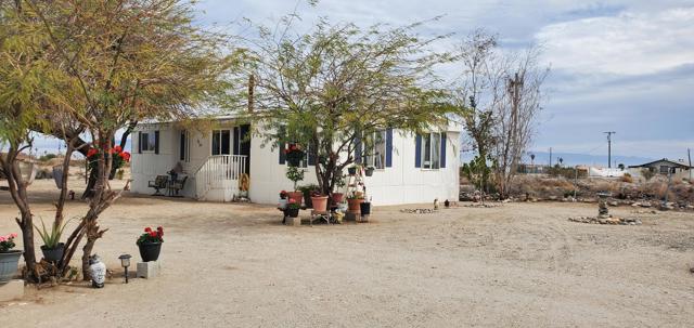 1528 Fillmore Drive, Thermal CA: https://media.crmls.org/mediaz/cdef11de-7442-427f-a685-e384e5e37aa1.jpg
