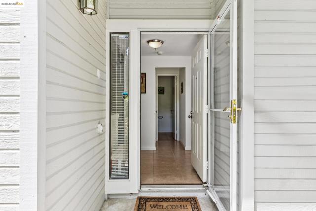 3422 Sunleaf Way, Richmond CA: https://media.crmls.org/mediaz/cdefe7c7-2a1f-490f-b5bf-62c8366ed47d.jpg