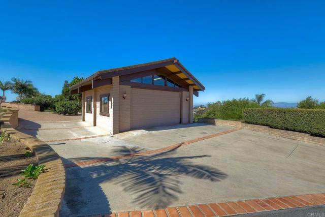Detail Gallery Image 12 of 75 For 2335 Mirador, Vista,  CA 92084 - 5 Beds | 2/1 Baths