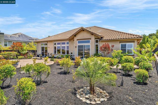 3322 Ashbourne Cir, San Ramon CA: https://media.crmls.org/mediaz/cdf0ce0e-94fe-44f8-a368-11fe7ac8db1b.jpg