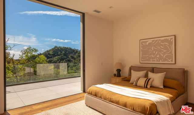 12752 Mulholland Drive, Beverly Hills CA: https://media.crmls.org/mediaz/cdf0cfee-b184-45e4-b48c-df5a723bed0a.jpg