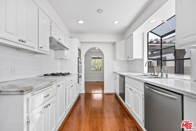 133 N Alta Vista Boulevard, Los Angeles CA: https://media.crmls.org/mediaz/cdf1649f-5913-435d-bc42-67fb79c69b9b.jpg