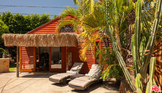 8921 Rosewood Avenue, West Hollywood CA: https://media.crmls.org/mediaz/cdf1939c-4863-4500-94f2-f54dbe4e6f6e.jpg