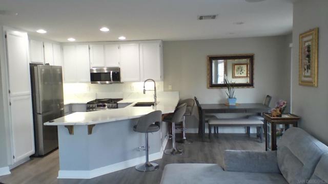 843 Caminito Las Olas, Chula Vista CA: https://media.crmls.org/mediaz/cdf193ec-205f-470b-a6c8-9519e81a32a3.jpg